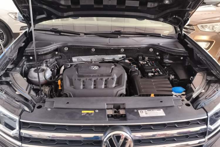 Used Volkswagen Tharu 2019 330TSI Four-Wheel Drive Flagship Model China VI Standard Engine Bay