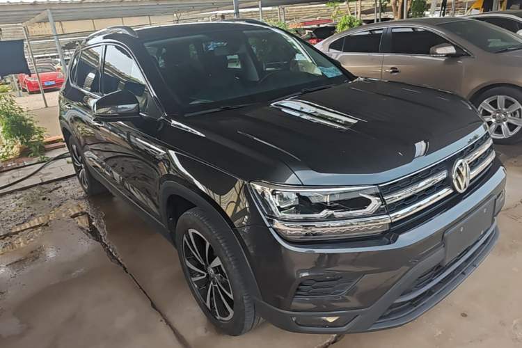 Used Volkswagen Tharu 2019 280TSI Two-Wheel Drive Luxury Edition China V Standard Front Right 45 Deg