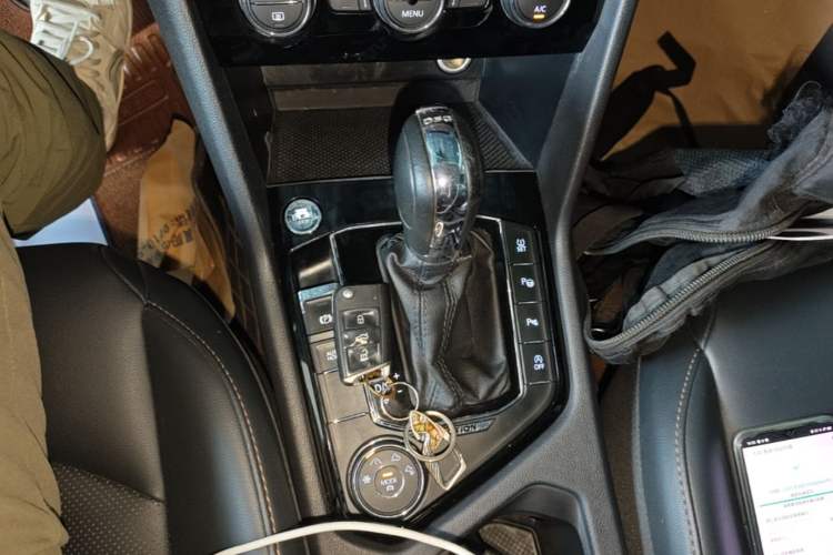 Used Volkswagen Tharu 2019 330TSI Four-Wheel Drive Flagship Model China VI Standard Gear Lever