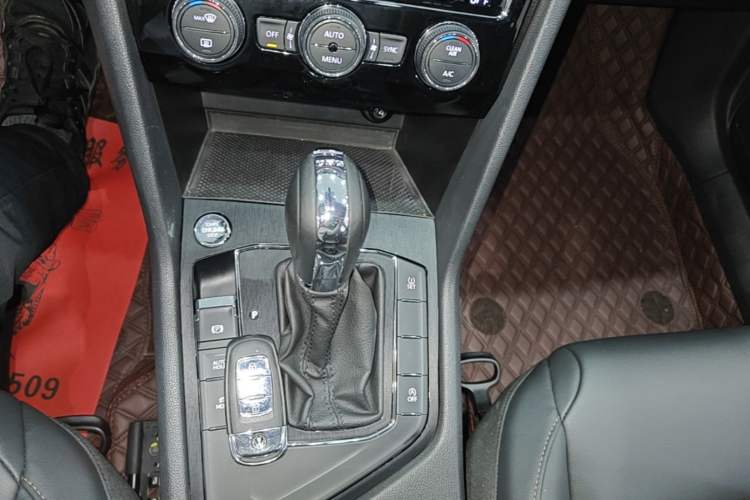 Used Volkswagen Tharu 2019 280TSI Two-Wheel Drive Luxury Version China VI Standard Gear Lever