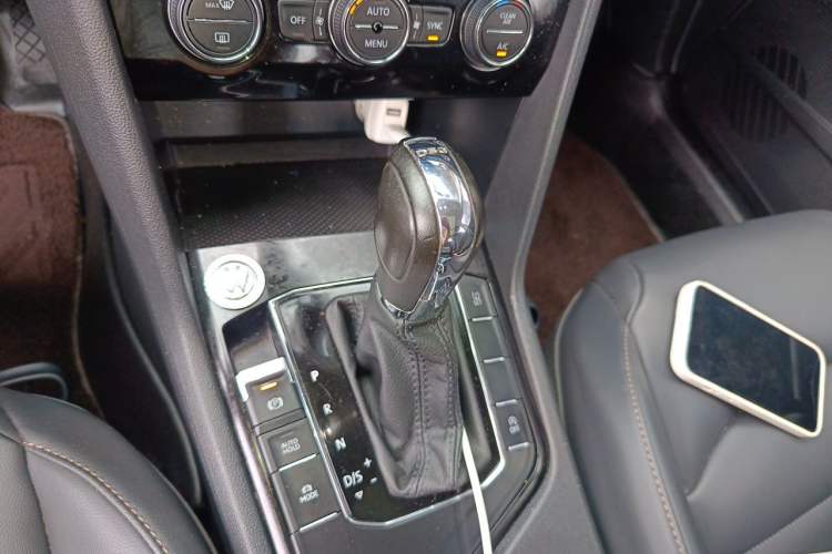 Used Volkswagen Tharu 2019 280TSI Two-Wheel Drive Luxury Version China VI Standard Gear Lever