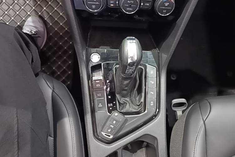 Used Volkswagen Tharu 2019 280TSI Two-Wheel Drive Flagship Edition China V Standard Gear Lever