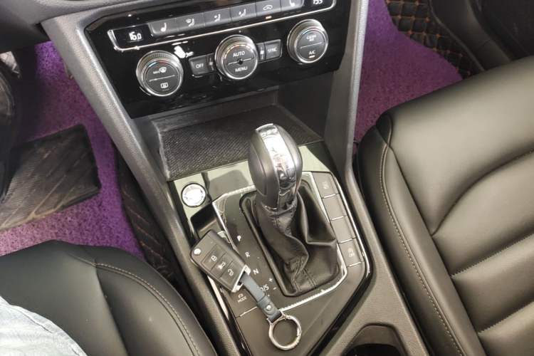 Used Volkswagen Tharu 2019 280TSI Two-Wheel Drive Luxury Version China VI Standard Gear Lever