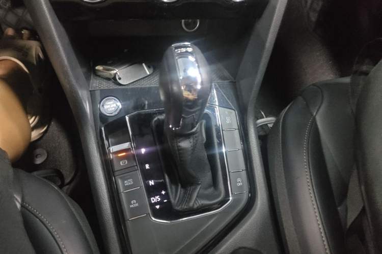 Used Volkswagen Tharu 2019 280TSI Two-Wheel Drive Luxury Version China VI Standard Gear Lever