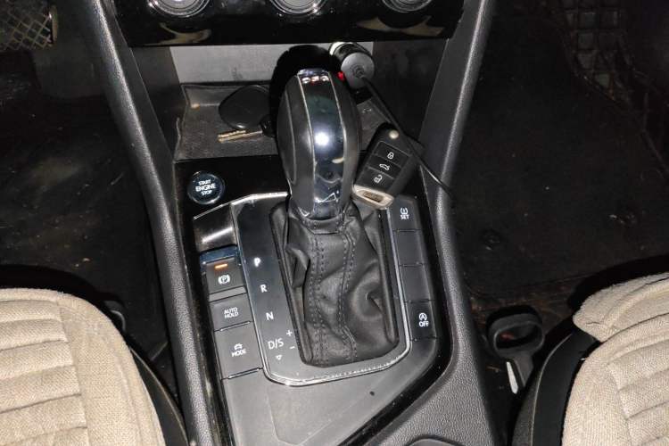 Used Volkswagen Tharu 2019 280TSI Two-Wheel Drive Luxury Version China VI Standard Gear Lever