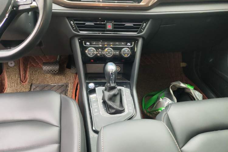 Used Volkswagen Tharu 2019 330TSI Four-Wheel Drive Luxury Edition China VI Standard Gear Lever