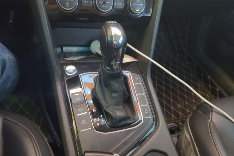 Used Volkswagen Tharu 2019 280TSI Two-Wheel Drive Luxury Version China VI Standard Gear Lever