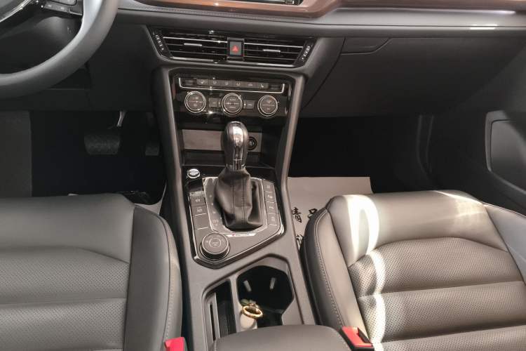 Used Volkswagen Tharu 2019 330TSI Four-Wheel Drive Flagship Model China VI Standard Gear Lever