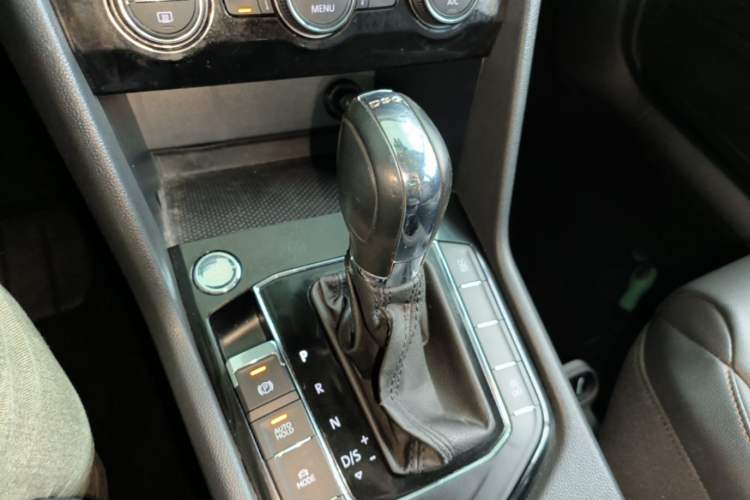 Used Volkswagen Tharu 2019 280TSI Two-Wheel Drive Luxury Version China VI Standard Gear Lever