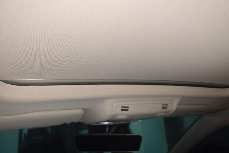Used Volkswagen Tharu 2019 280TSI Two-Wheel Drive Luxury Version China VI Standard Headliner