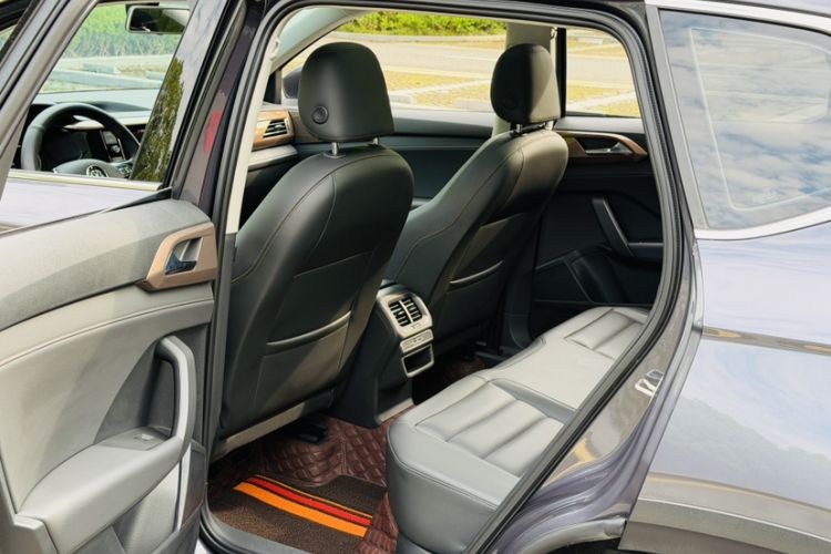 Used Volkswagen Tharu 2019 280TSI Two-Wheel Drive Luxury Version China VI Standard Interior 1