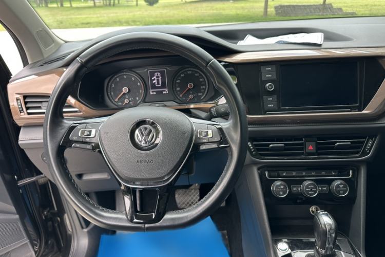 Used Volkswagen Tharu 2019 280TSI Two-Wheel Drive Luxury Version China VI Standard Interior 2