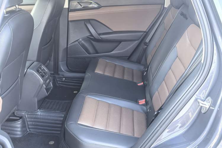 Used Volkswagen Tharu 2019 330TSI Four-Wheel Drive Flagship Model China VI Standard Interior 3