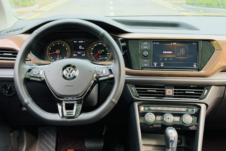 Used Volkswagen Tharu 2019 280TSI Two-Wheel Drive Luxury Version China VI Standard Interior 4