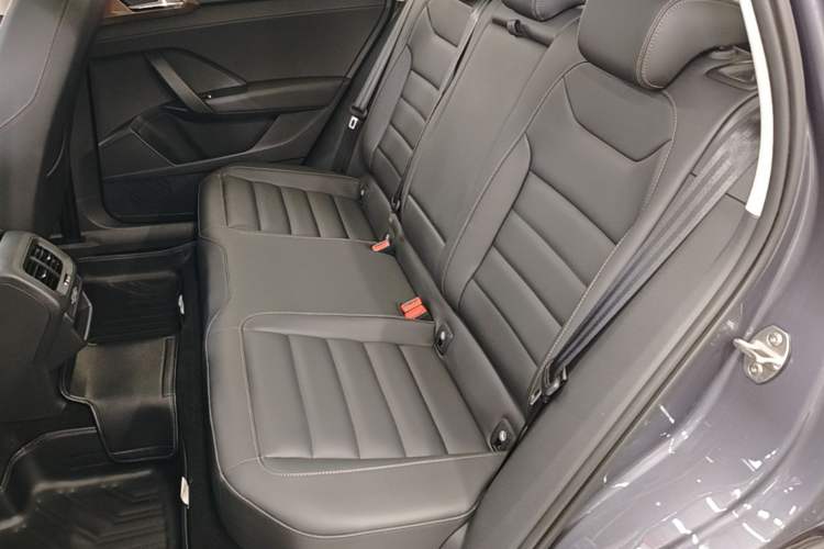 Used Volkswagen Tharu 2019 280TSI Two-Wheel Drive Luxury Edition China V Standard Left Rear Seat