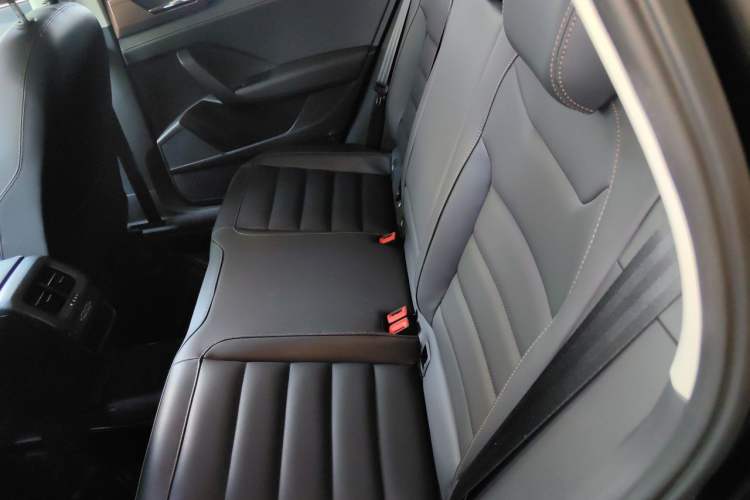 Used Volkswagen Tharu 2019 280TSI Two-Wheel Drive Luxury Edition China V Standard Left Rear Seat