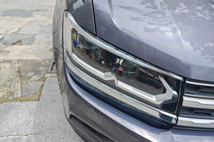 Used Volkswagen Tharu 2019 330TSI Four-Wheel Drive Luxury Edition China VI Standard Right Front Headlight