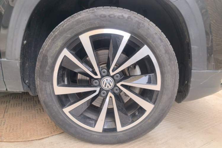 Used Volkswagen Tharu 2019 280TSI Two-Wheel Drive Luxury Version China VI Standard Right Front Wheel Hub