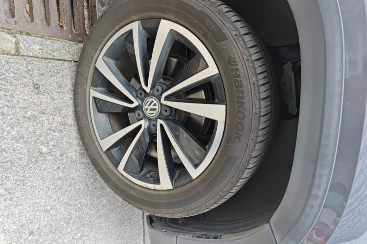 Used Volkswagen Tharu 2019 330TSI Four-Wheel Drive Luxury Edition China VI Standard Right Front Wheel Hub