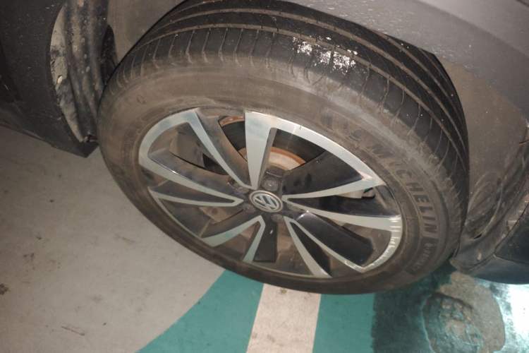 Used Volkswagen Tharu 2019 280TSI Two-Wheel Drive Luxury Version China VI Standard Right Front Wheel Hub