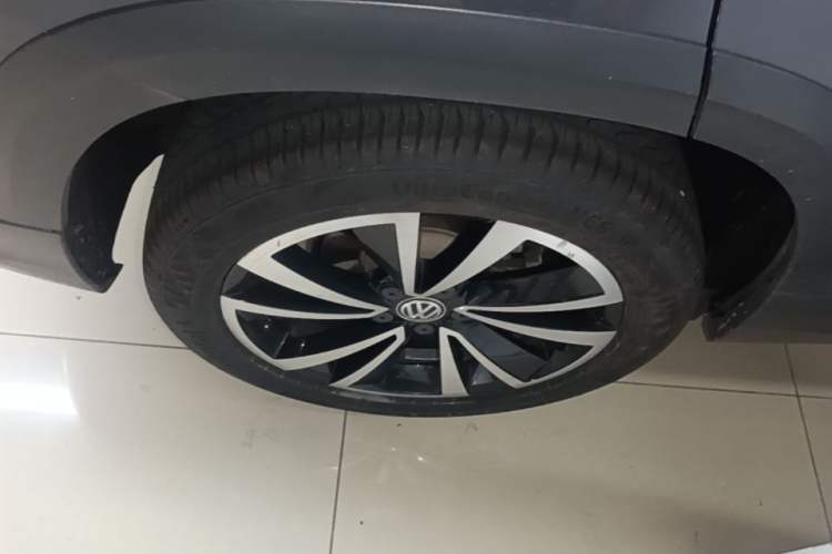 Used Volkswagen Tharu 2019 330TSI Four-Wheel Drive Flagship Model China VI Standard Right Rear Wheel Hub