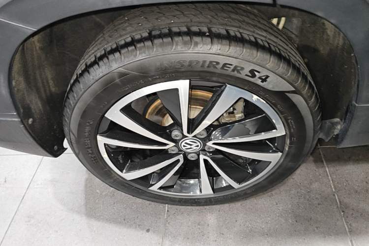 Used Volkswagen Tharu 2019 280TSI Two-Wheel Drive Luxury Version China VI Standard Right Rear Wheel Hub