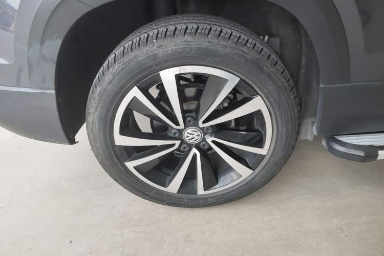 Used Volkswagen Tharu 2019 280TSI Two-Wheel Drive Luxury Version China VI Standard Right Rear Wheel Hub