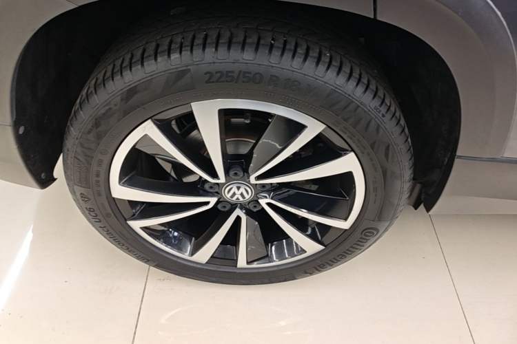 Used Volkswagen Tharu 2019 280TSI Two-Wheel Drive Luxury Edition China V Standard Right Rear Wheel Hub