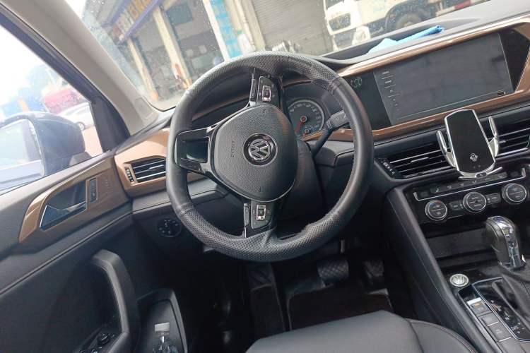 Used Volkswagen Tharu 2019 280TSI Two-Wheel Drive Luxury Version China VI Standard Steering Wheel