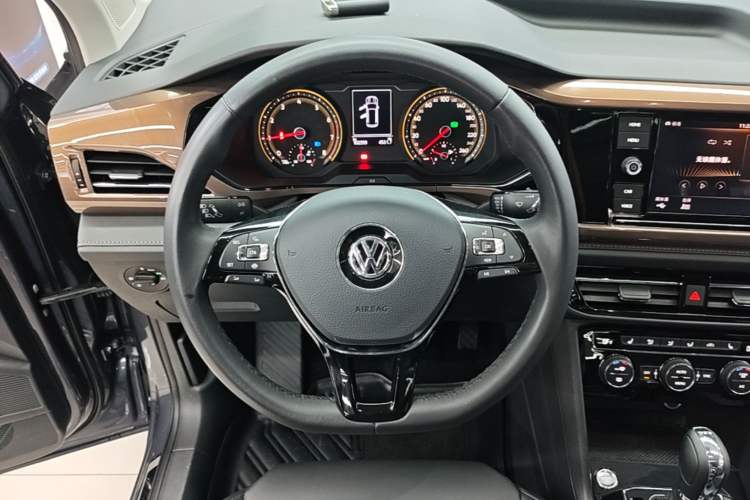 Used Volkswagen Tharu 2019 280TSI Two-Wheel Drive Luxury Edition China V Standard Steering Wheel