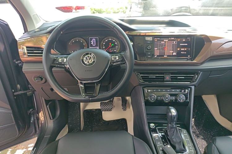 Used Volkswagen Tharu 2019 280TSI Two-Wheel Drive Luxury Version China VI Standard Steering Wheel