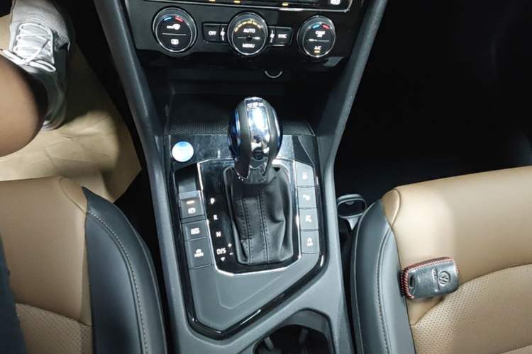 Used Volkswagen Tharu 2019 280TSI Two-Wheel Drive Flagship Edition China V Standard Gear Lever