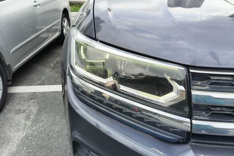 Used Volkswagen Tharu 2019 330TSI Four-Wheel Drive Luxury Edition China VI Standard Right Front Headlight