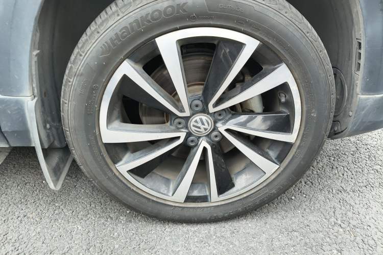 Used Volkswagen Tharu 2019 330TSI Four-Wheel Drive Luxury Edition China VI Standard Right Front Wheel Hub