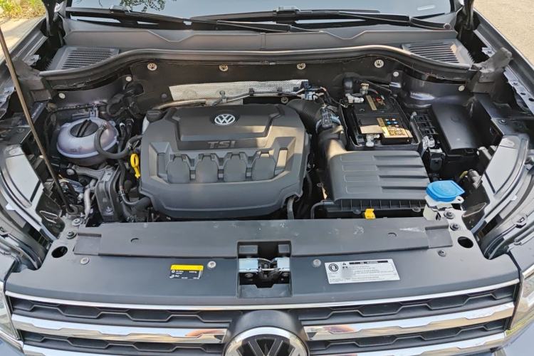 Used Volkswagen Tharu 2019 330TSI Four-Wheel Drive Flagship Model China VI Standard Engine Bay