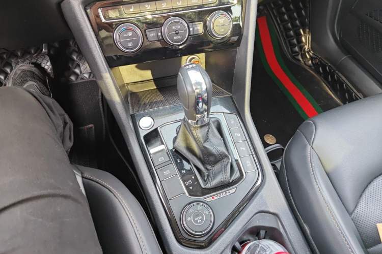 Used Volkswagen Tharu 2019 330TSI Four-Wheel Drive Flagship Model China VI Standard Gear Lever