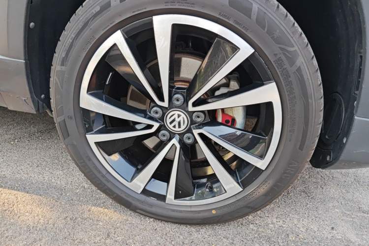 Used Volkswagen Tharu 2019 330TSI Four-Wheel Drive Flagship Model China VI Standard Right Front Wheel Hub
