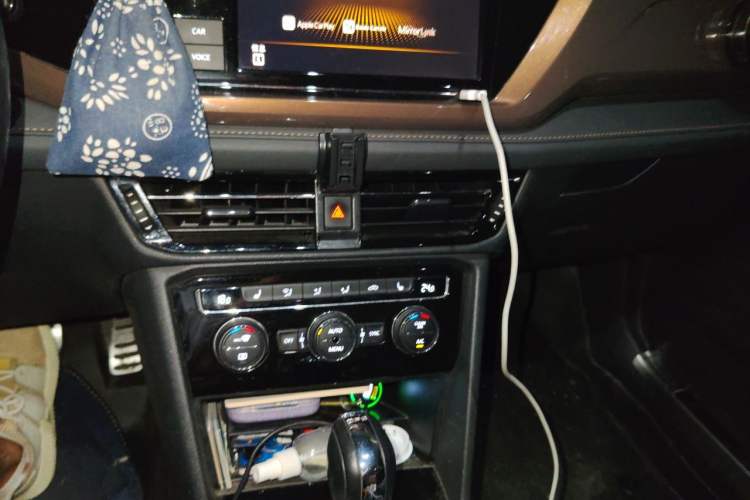 Used Volkswagen Tharu 2019 280TSI Two-Wheel Drive Luxury Version China VI Standard Audio And AC Panel