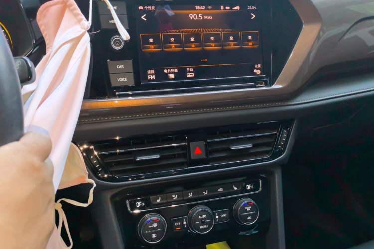 Used Volkswagen Tharu 2019 280TSI Two-Wheel Drive Luxury Version China VI Standard Audio And AC Panel