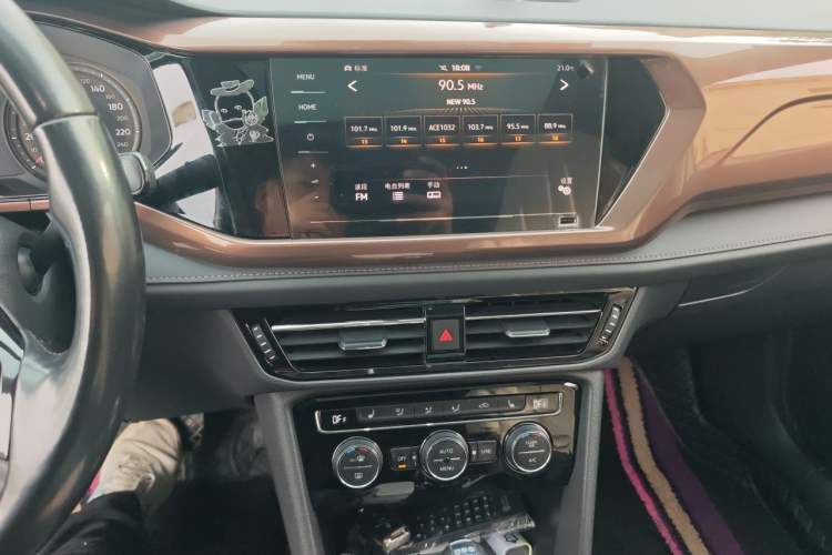 Used Volkswagen Tharu 2019 280TSI Two-Wheel Drive Luxury Version China VI Standard Audio And AC Panel