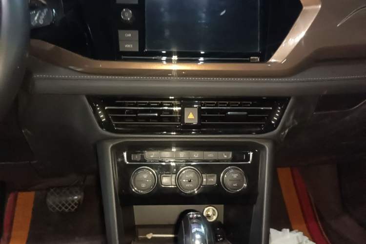 Used Volkswagen Tharu 2019 280TSI Two-Wheel Drive Luxury Version China VI Standard Audio And AC Panel