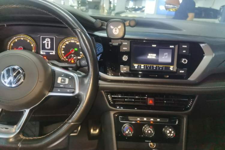 Used Volkswagen Tharu 2019 280TSI Two-Wheel Drive R-Line China VI Standard Audio And AC Panel