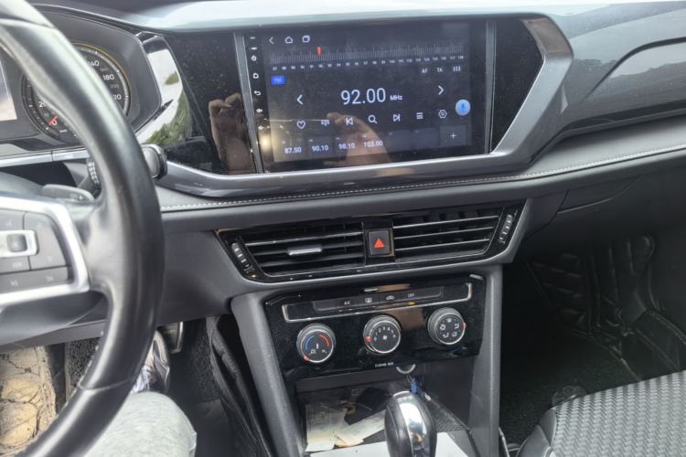 Used Volkswagen Tharu 2019 280TSI Two-Wheel Drive R-Line China VI Standard Audio And AC Panel