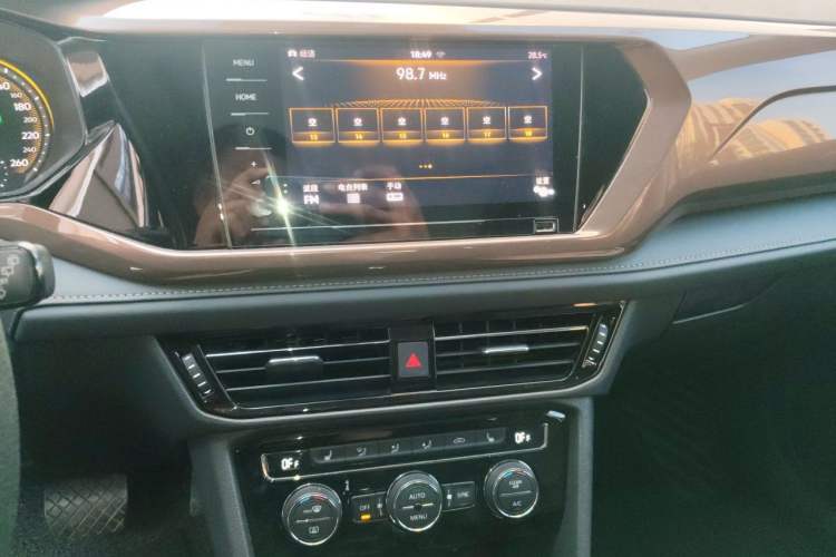 Used Volkswagen Tharu 2019 280TSI Two-Wheel Drive Luxury Version China VI Standard Audio And AC Panel