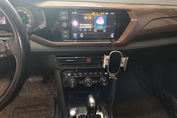 Used Volkswagen Tharu 2019 280TSI Two-Wheel Drive Luxury Version China VI Standard Audio And AC Panel