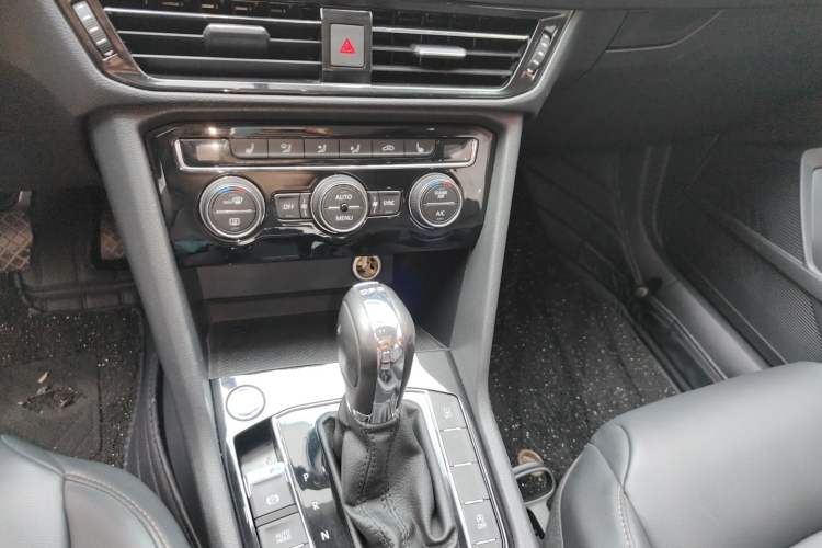 Used Volkswagen Tharu 2019 330TSI Four-Wheel Drive Luxury Edition China VI Standard Audio And AC Panel