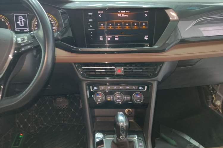 Used Volkswagen Tharu 2019 280TSI Two-Wheel Drive Luxury Version China VI Standard Audio And AC Panel