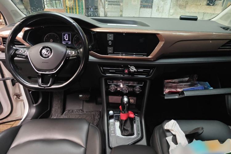 Used Volkswagen Tharu 2019 280TSI Two-Wheel Drive Luxury Version China VI Standard Center Console