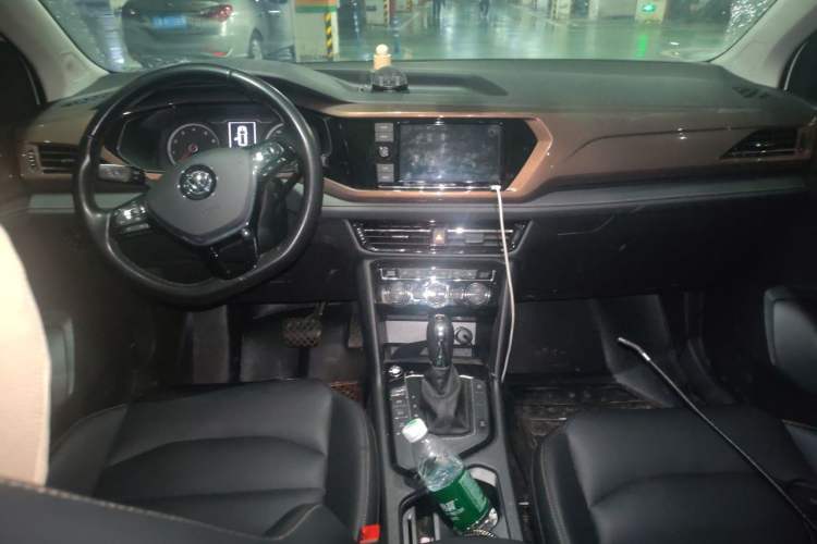Used Volkswagen Tharu 2019 280TSI Two-Wheel Drive Luxury Version China VI Standard Center Console