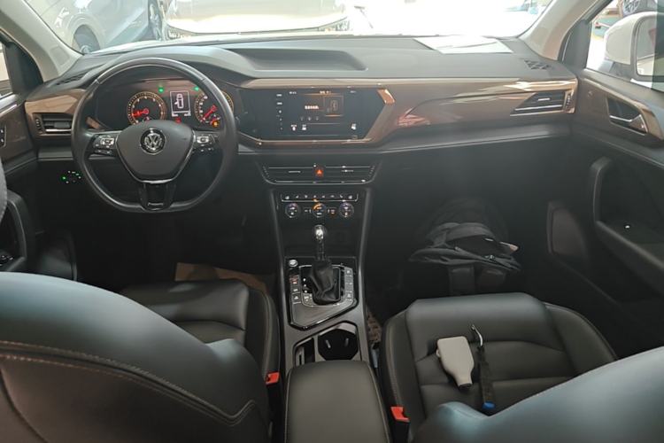 Used Volkswagen Tharu 2019 280TSI Two-Wheel Drive Luxury Version China VI Standard Center Console